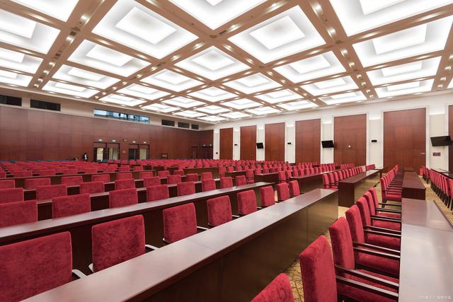兩會進(jìn)行時！“兩會”英文用meetings就大錯特錯了！ 聚焦兩會 第1張
